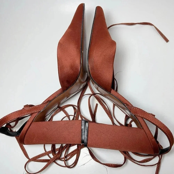 ASOS  DESIGN Wide Fit Panda Tie Leg Block Heeled Shoes - Picture 6 of 11